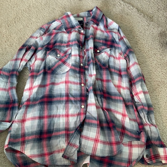 American Eagle Outfitters Tops - Pink and gray flannel